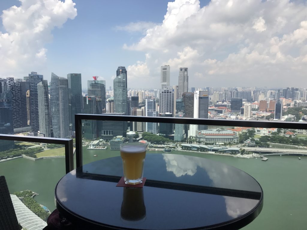 マリーナベイサンズの最上階 CÉ LA VI(セラヴィ)で乾杯