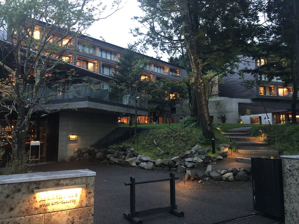 リッツカールトン日光|中庭側のエントランス