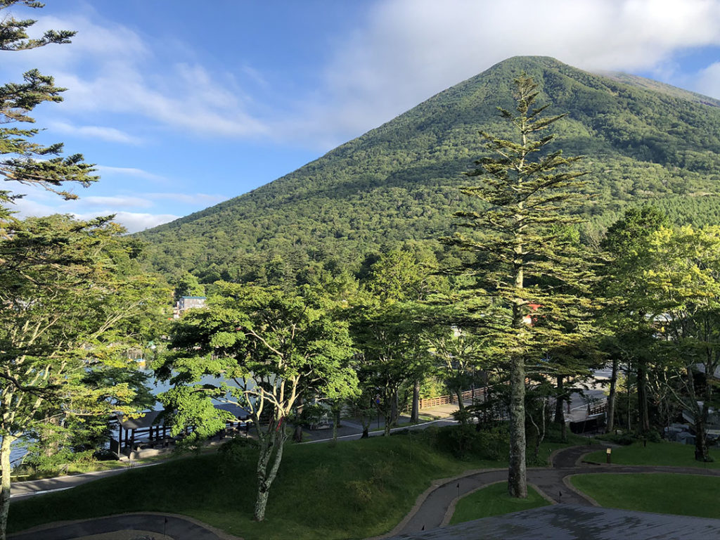 リッツカールトン日光の客室|バルコニーからみた男体山