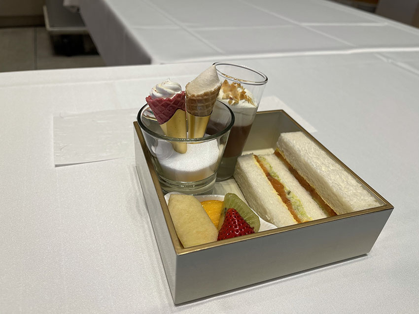 大阪マリオット都ホテル｜クラブラウンジ（アフターヌーンティ）