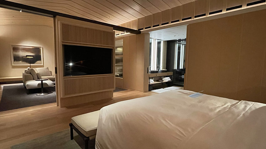 中禅寺湖ビュースイートのベッドルーム|リッツカールトン日光