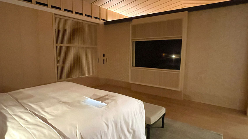 中禅寺湖ビュースイートのベッドルーム|リッツカールトン日光