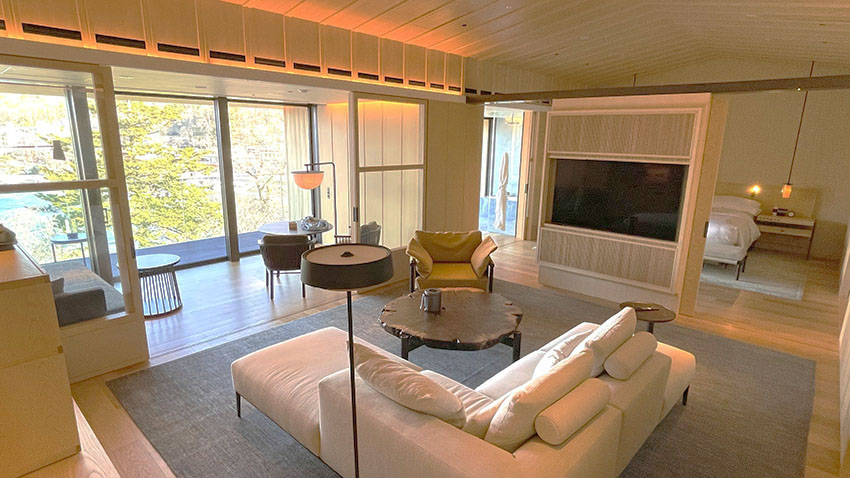 中禅寺湖ビュースイートのリビングルーム|リッツカールトン日光