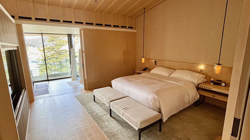 中禅寺湖ビュースイートのベッドルーム|リッツカールトン日光