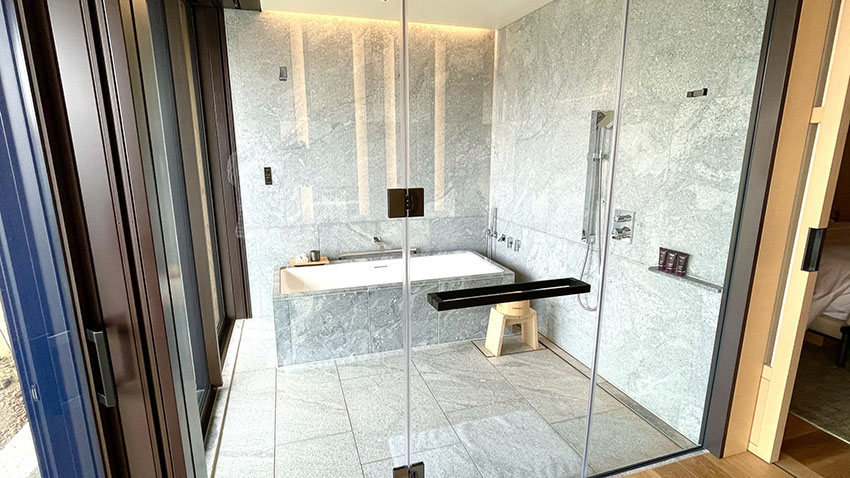 中禅寺湖ビュースイートのバスルーム|リッツカールトン日光