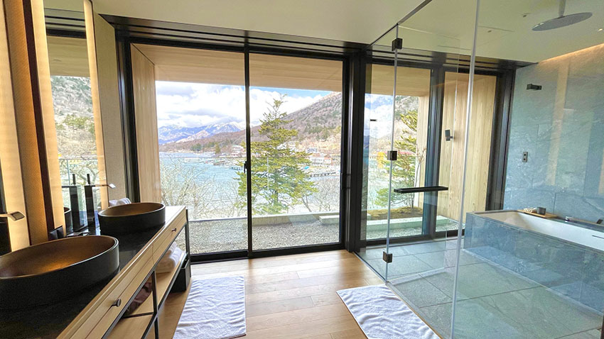 中禅寺湖ビュースイートの洗面台&バスルーム|リッツカールトン日光