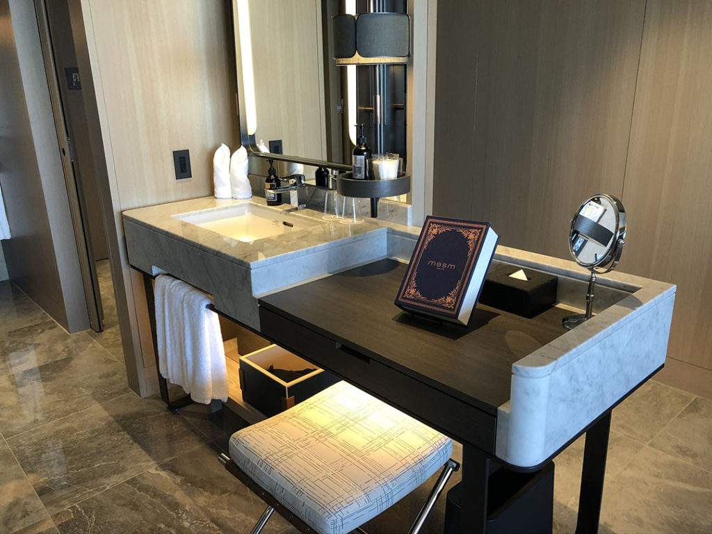 メズム東京｜洗面台とドレッサー