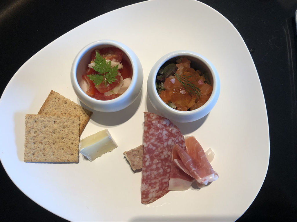 メズム東京｜クラブラウンジの乾杯カクテル（オードブル）