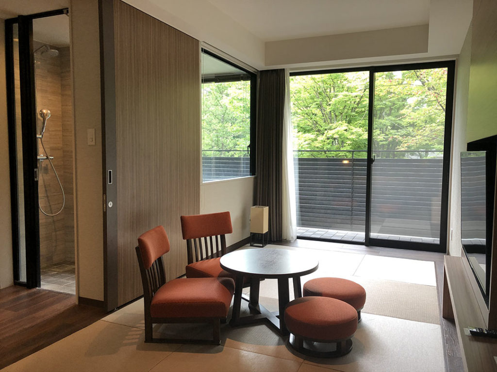 軽井沢マリオットホテル｜温泉ビューバス付キングの畳スペース