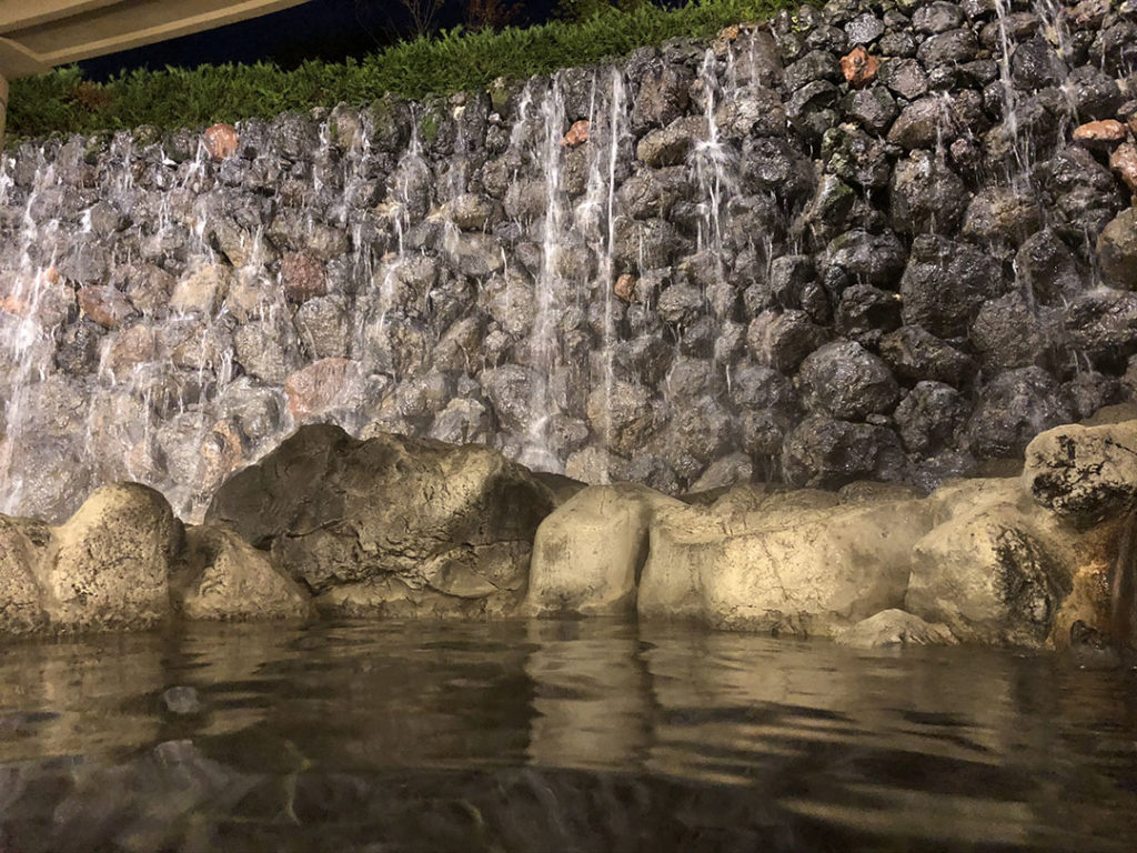 メインダイニング温泉大浴場の露天風呂