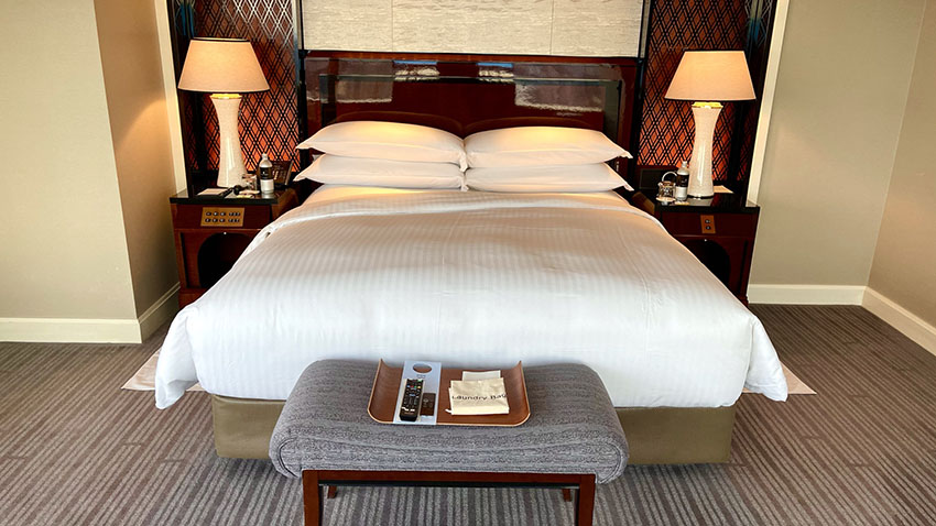 カールトンスイートのベッドルーム|リッツ・カールトン東京