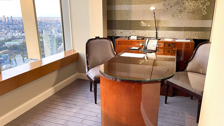 カールトンスイートのリビングルーム|リッツ・カールトン東京