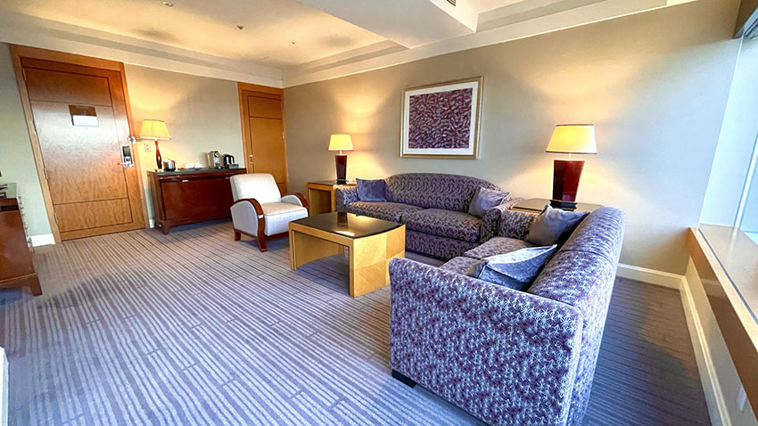 カールトンスイートのリビングルーム|リッツ・カールトン東京