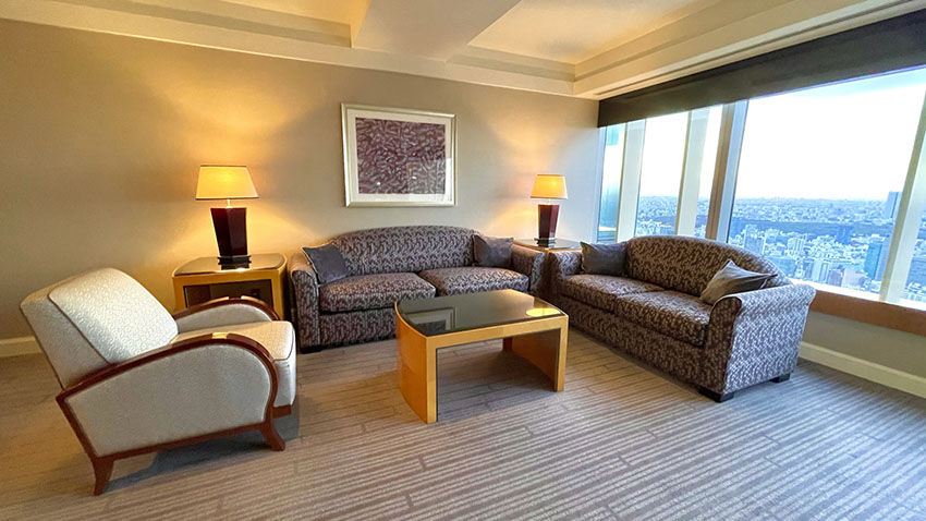 カールトンスイートのリビングルーム|リッツ・カールトン東京