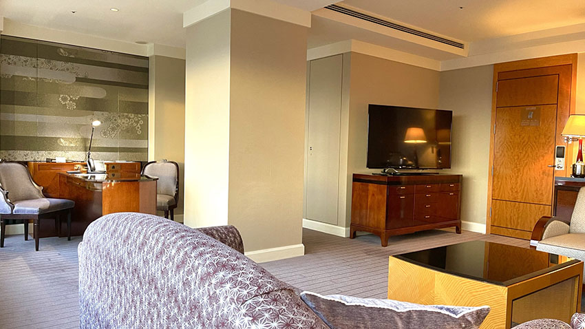 カールトンスイートのリビングルーム|リッツ・カールトン東京