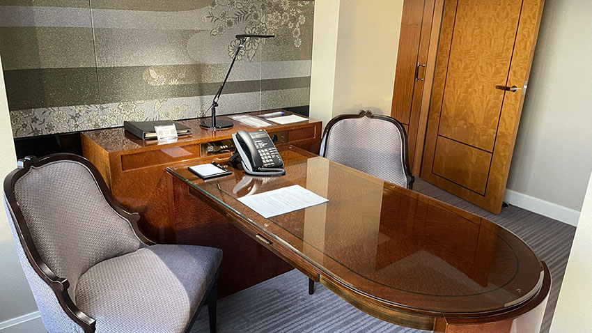 カールトンスイートのリビングルーム|リッツ・カールトン東京