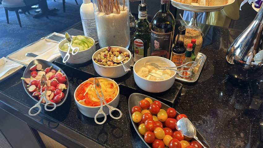 リッツカールトン東京クラブラウンジ｜お昼の軽食