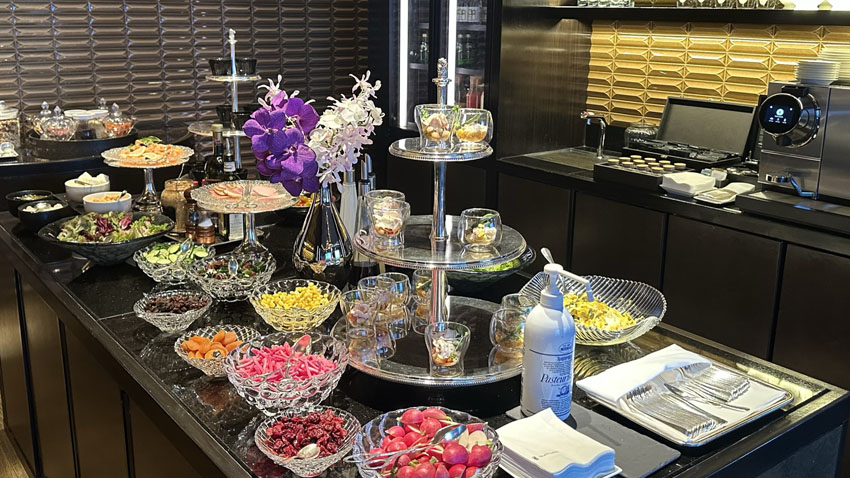 リッツカールトン東京クラブラウンジ｜ディナー前のオードブル