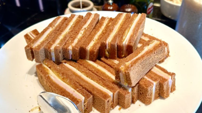 リッツカールトン東京クラブラウンジ｜お昼の軽食