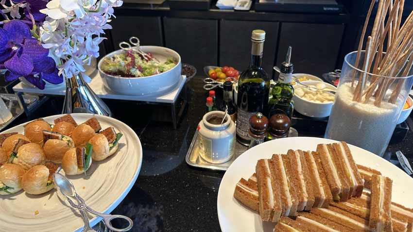 リッツカールトン東京クラブラウンジ｜お昼の軽食