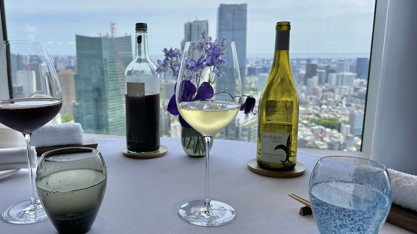 リッツカールトン東京の45階に位置するメインダイニング『Héritage by Kei Kobayashi（エリタージュ バイ ケイ コバヤシ）』