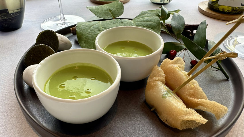 リッツカールトン東京の45階に位置するメインダイニング『Héritage by Kei Kobayashi（エリタージュ バイ ケイ コバヤシ）』 アミューズ