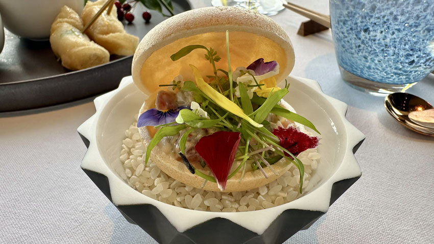 リッツカールトン東京の45階に位置するメインダイニング『Héritage by Kei Kobayashi（エリタージュ バイ ケイ コバヤシ）』 アミューズ