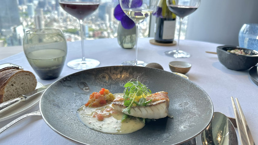 リッツカールトン東京の45階に位置するメインダイニング『Héritage by Kei Kobayashi（エリタージュ バイ ケイ コバヤシ）』 メインディッシュ（魚）