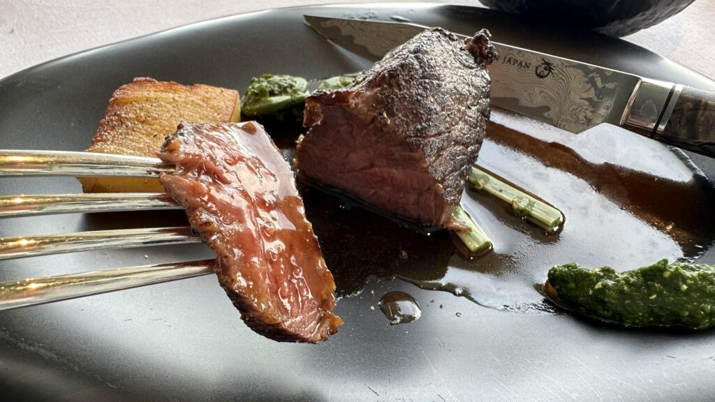 リッツカールトン東京の45階に位置するメインダイニング『Héritage by Kei Kobayashi（エリタージュ バイ ケイ コバヤシ）』 メインディッシュ（肉）