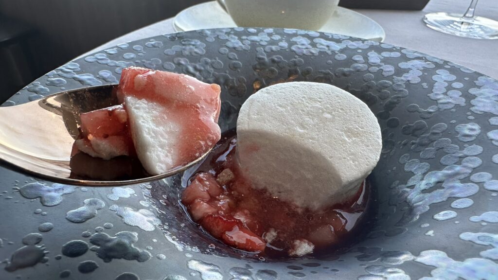 リッツカールトン東京の45階に位置するメインダイニング『Héritage by Kei Kobayashi（エリタージュ バイ ケイ コバヤシ）』 デザート