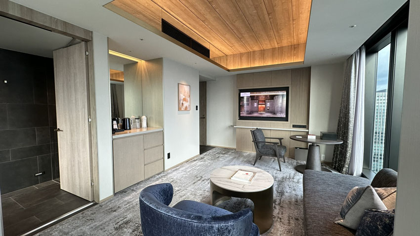 大阪ステーションホテル宿泊記｜シーニック・コーナールーム・キング