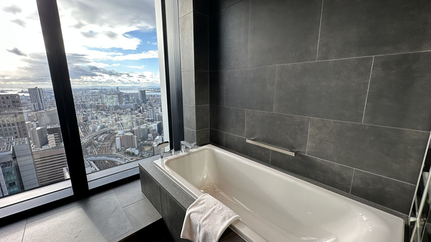 大阪ステーションホテル宿泊記｜シーニック・コーナールーム・キング