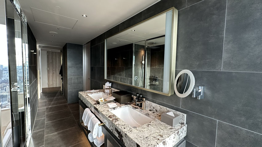 大阪ステーションホテル宿泊記｜シーニック・コーナールーム・キング