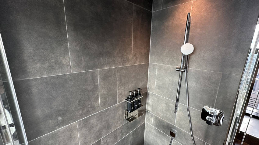 大阪ステーションホテル宿泊記｜シーニック・コーナールーム・キング