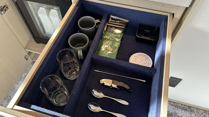 大阪ステーションホテル宿泊記｜シーニック・コーナールーム・キング