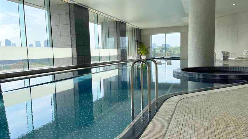 パレスホテル東京宿泊記|エビアンスパ(プール)