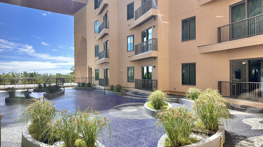 マリオットバケーションクラブワイキキ 展望デッキと中庭