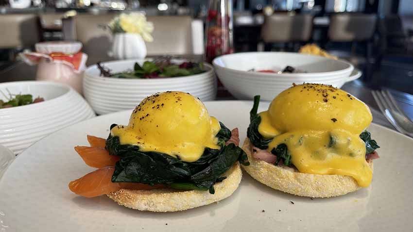 リッツカールトン東京｜朝食　エッグベネディクト