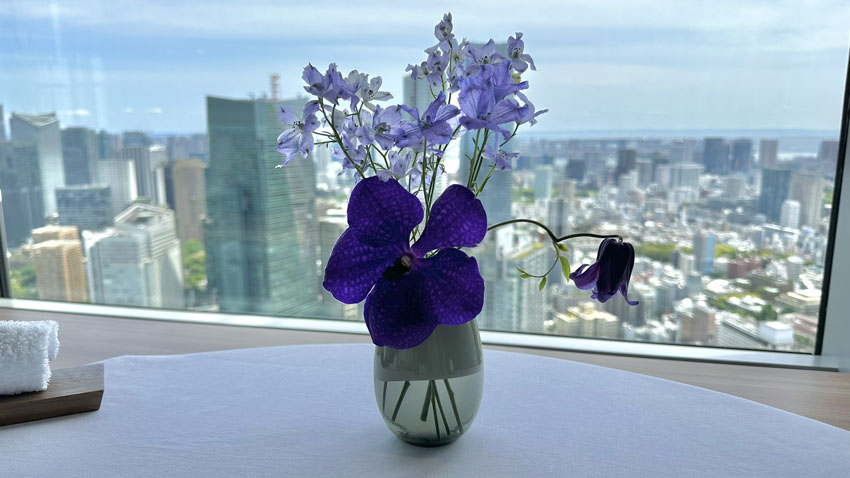 リッツカールトン東京の45階に位置するメインダイニング『Héritage by Kei Kobayashi（エリタージュ バイ ケイ コバヤシ）』