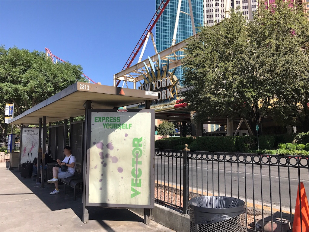 WAXのバス停｜Tropicana & Las Vegas Blvd