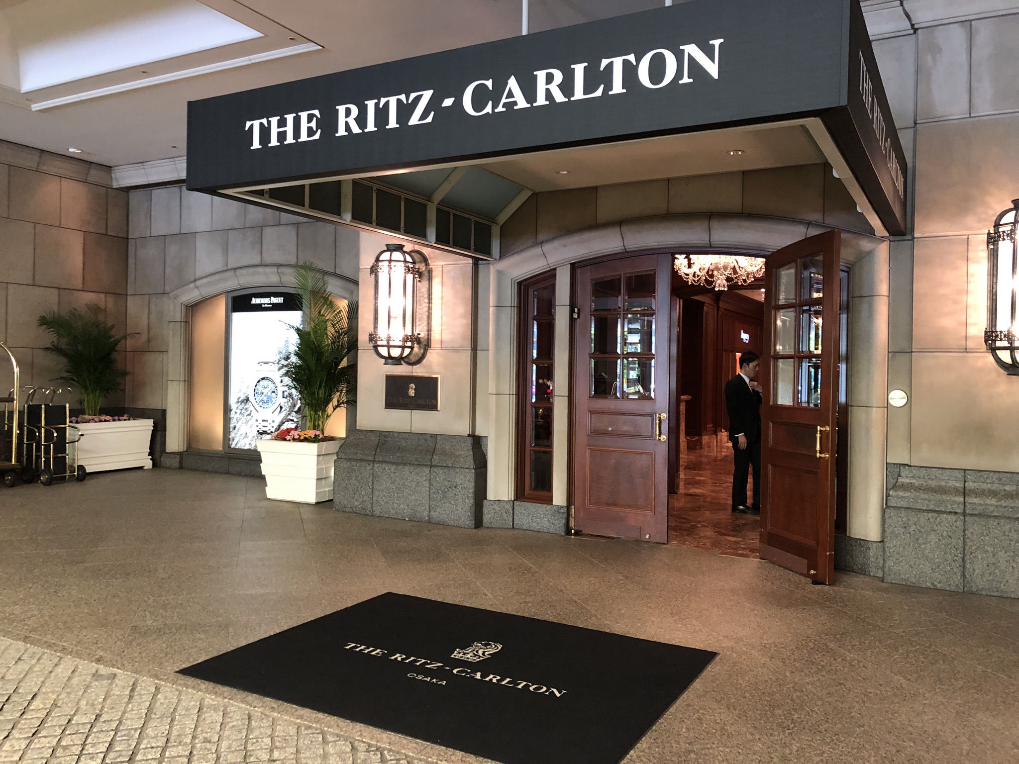 リッツカールトン大阪宿泊記|プラチナエリート以上はポイント宿泊で朝食無料サービス【2019年】