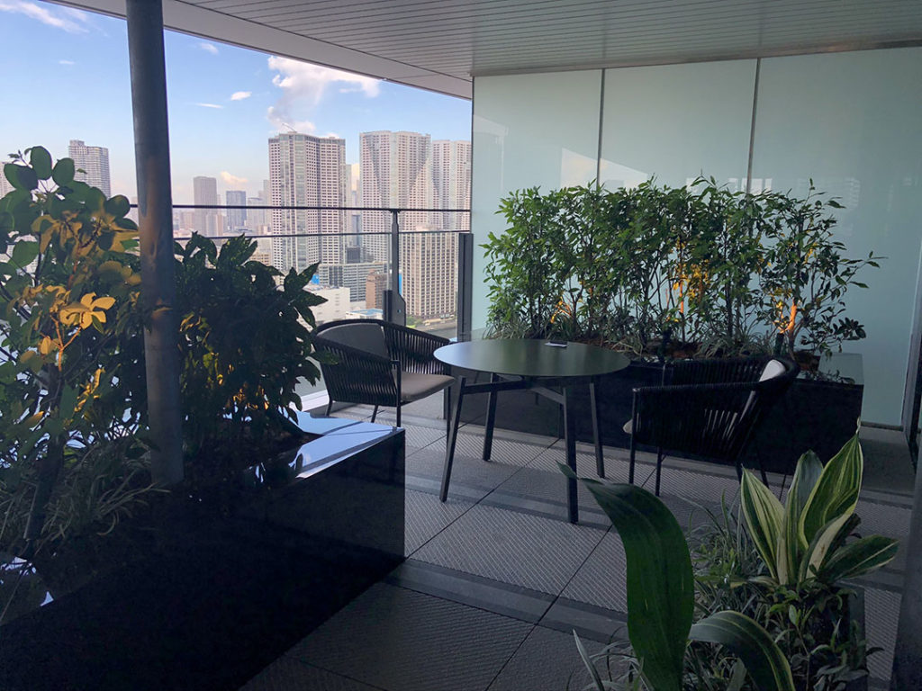 メズム東京｜クラブラウンジ（club mesm）のテラス席