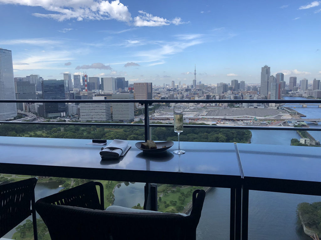 メズム東京｜クラブラウンジ（club mesm）のテラス席