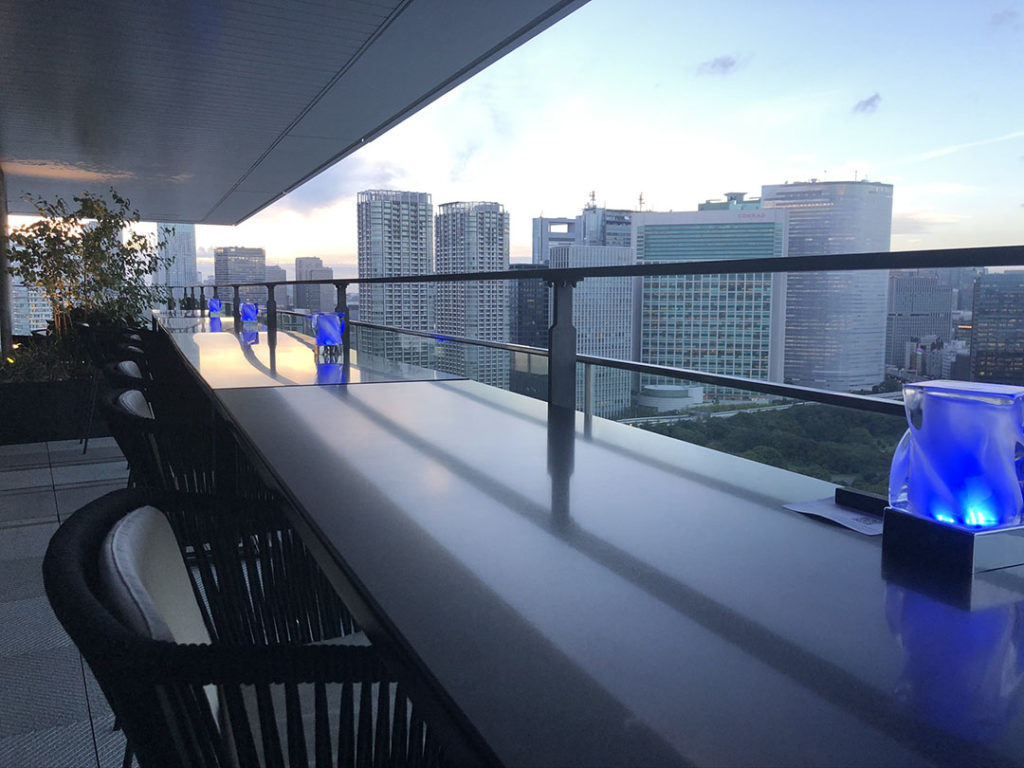 メズム東京｜クラブラウンジ（club mesm）のテラス席