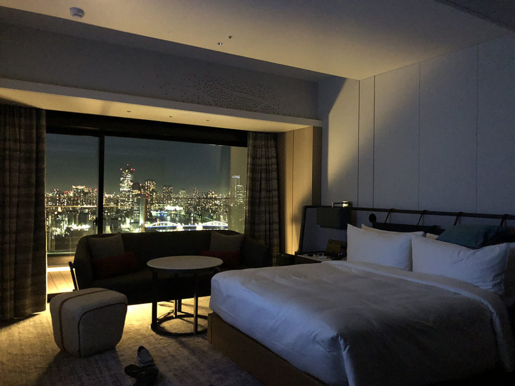 ベッドサイドから見た夜景(8/11)