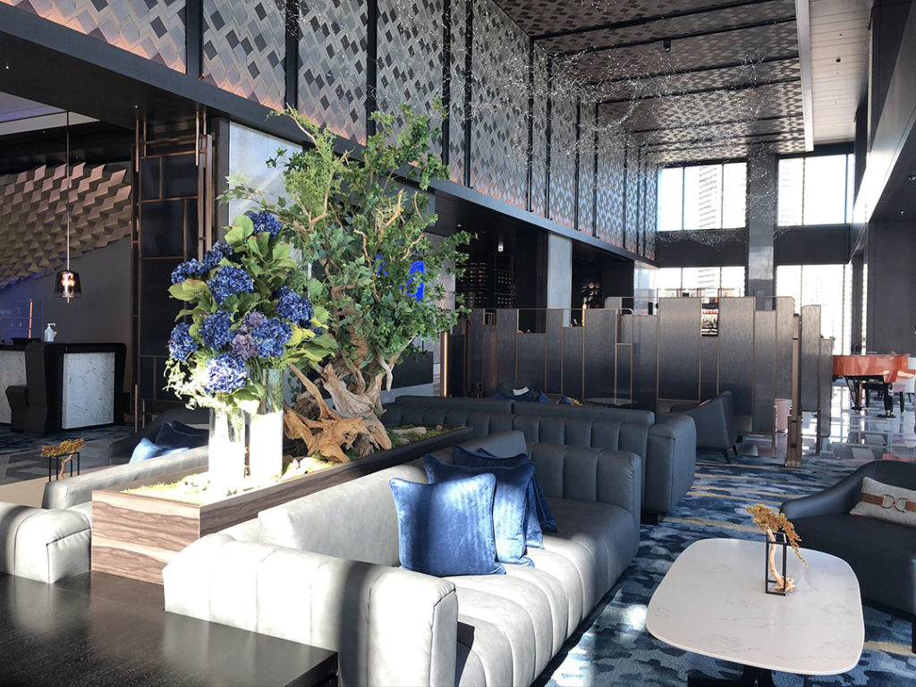 ゆったり座れる大きなソファー｜メズム東京