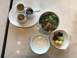 メズム東京｜Chef's Theatre（朝食）サラダ・フルーツ・ヨーグルト