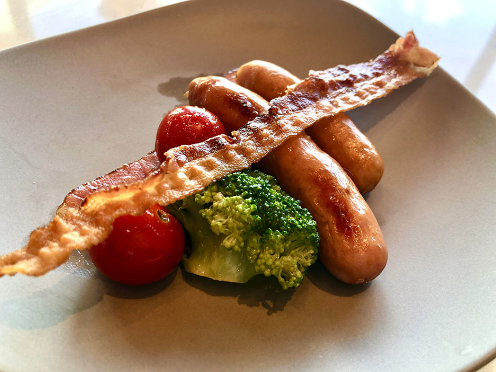 メズム東京｜Chef's Theatre（朝食）ウインナー・ベーコン・焼き野菜