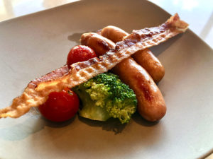 メズム東京｜Chef's Theatre（朝食）ウインナー・ベーコン・焼き野菜