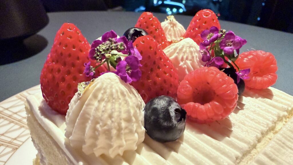 ウォルドーフ・アストリア大阪宿泊記|HPJCのバースデーケーキ